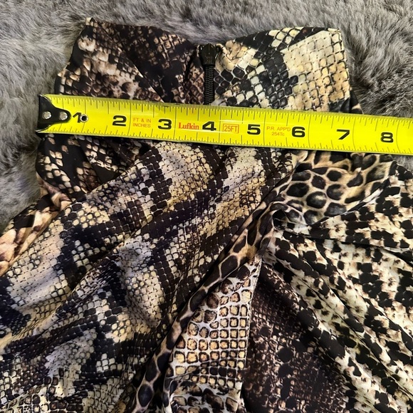 ELIE TAHARI
Snake-Print Long-Sleeve simply fabulous Blouse size M - Picture 10 of 12